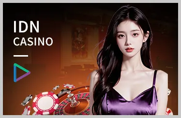 Hình ảnh một bàn chơi Baccarat tại sòng bạc trực tuyến với dealer xinh đẹp